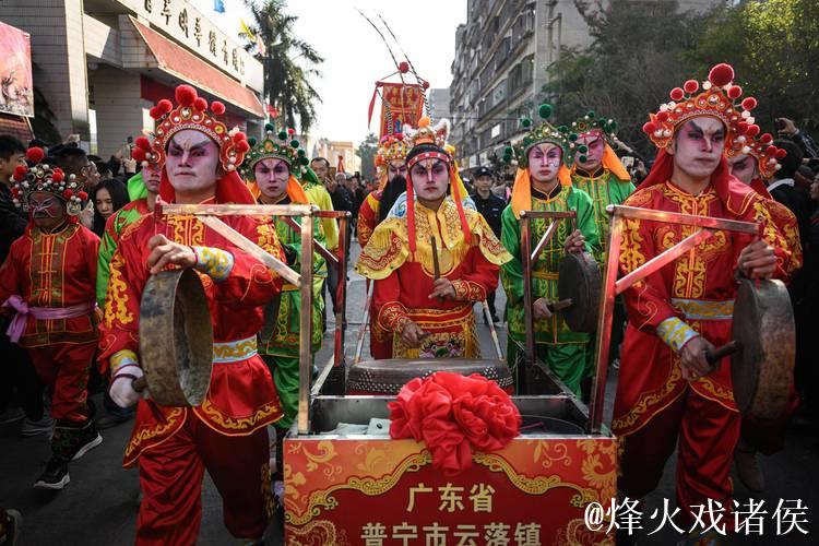 饶平武术英歌队问鼎普宁“英超”总冠军,传统文化迸发青春活力 饶平武术英歌队问鼎普宁“英超”总冠军,传统文化迸发青春活力