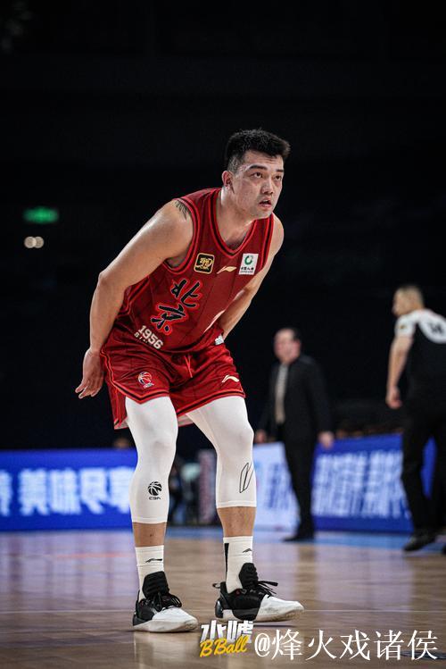 张才仁再度上篮得手,北京末节狂轰20-7&领先优势扩大至31分 张才仁再度上篮得手,北京末节狂轰20-7&领先优势扩大至31分